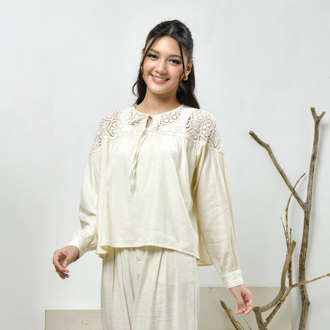Triset Casual Blouse Wanita Lengan Panjang Lace Transparan | Reguler Fit | TR3105390