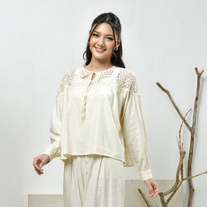 Triset Casual Blouse Wanita Lengan Panjang Lace Transparan | Reguler Fit | TR3105390