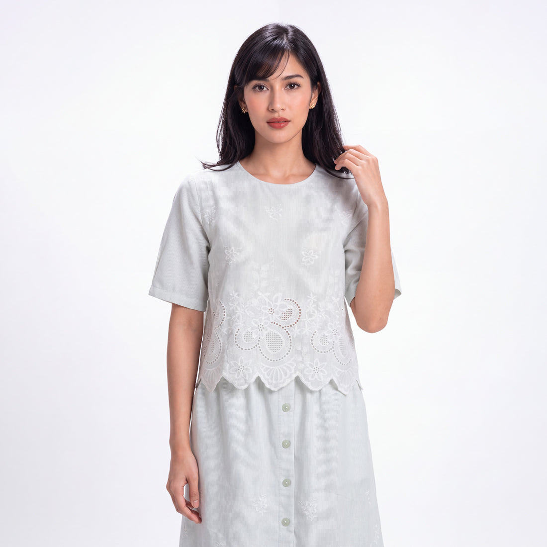 Triset Casual Blouse Wanita Scallop Embroidery Lengan Pendek | Boxy Fit | TR5053531