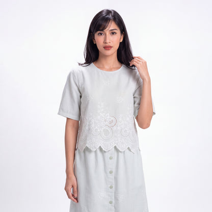 Triset Casual Blouse Wanita Scallop Embroidery Lengan Pendek | Boxy Fit | TR5053531