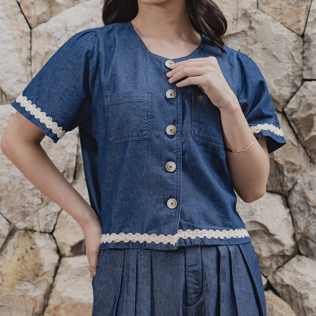 Triset Casual Blouse Denim Wanita Crop Lengan Pendek | Reguler Fit | TR5052770